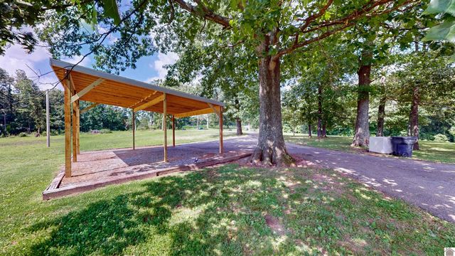 8180 Old Lovelaceville Rd, Paducah, KY 42001