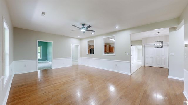 8180 Old Lovelaceville Rd, Paducah, KY 42001