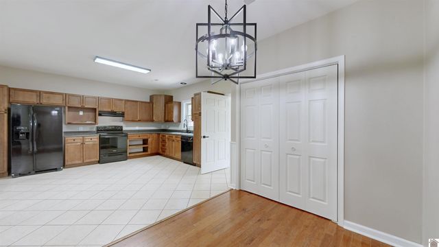 8180 Old Lovelaceville Rd, Paducah, KY 42001