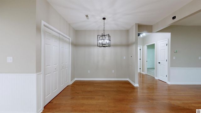 8180 Old Lovelaceville Rd, Paducah, KY 42001