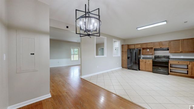 8180 Old Lovelaceville Rd, Paducah, KY 42001