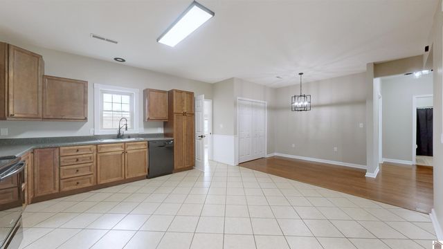 8180 Old Lovelaceville Rd, Paducah, KY 42001