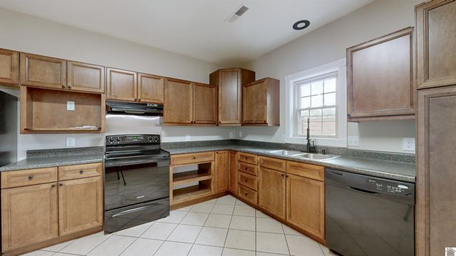 8180 Old Lovelaceville Rd, Paducah, KY 42001