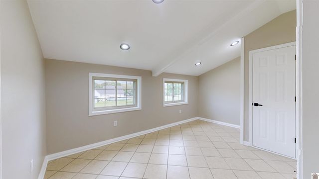 8180 Old Lovelaceville Rd, Paducah, KY 42001