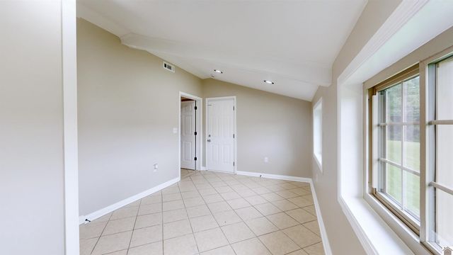 8180 Old Lovelaceville Rd, Paducah, KY 42001