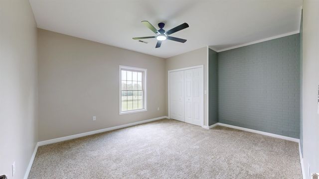 8180 Old Lovelaceville Rd, Paducah, KY 42001