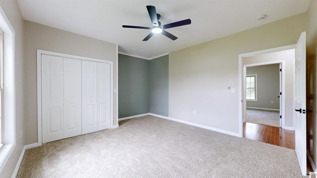 8180 Old Lovelaceville Rd, Paducah, KY 42001