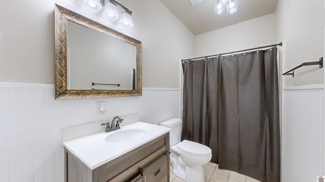 8180 Old Lovelaceville Rd, Paducah, KY 42001