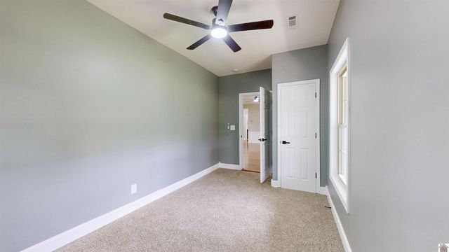 8180 Old Lovelaceville Rd, Paducah, KY 42001