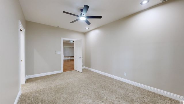 8180 Old Lovelaceville Rd, Paducah, KY 42001