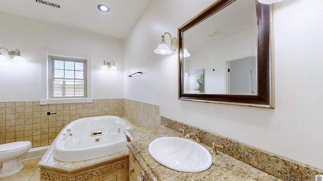 8180 Old Lovelaceville Rd, Paducah, KY 42001