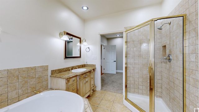 8180 Old Lovelaceville Rd, Paducah, KY 42001