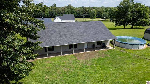 8180 Old Lovelaceville Rd, Paducah, KY 42001
