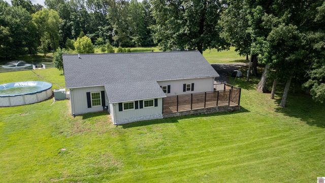 8180 Old Lovelaceville Rd, Paducah, KY 42001