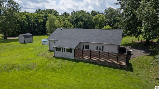 8180 Old Lovelaceville Rd, Paducah, KY 42001