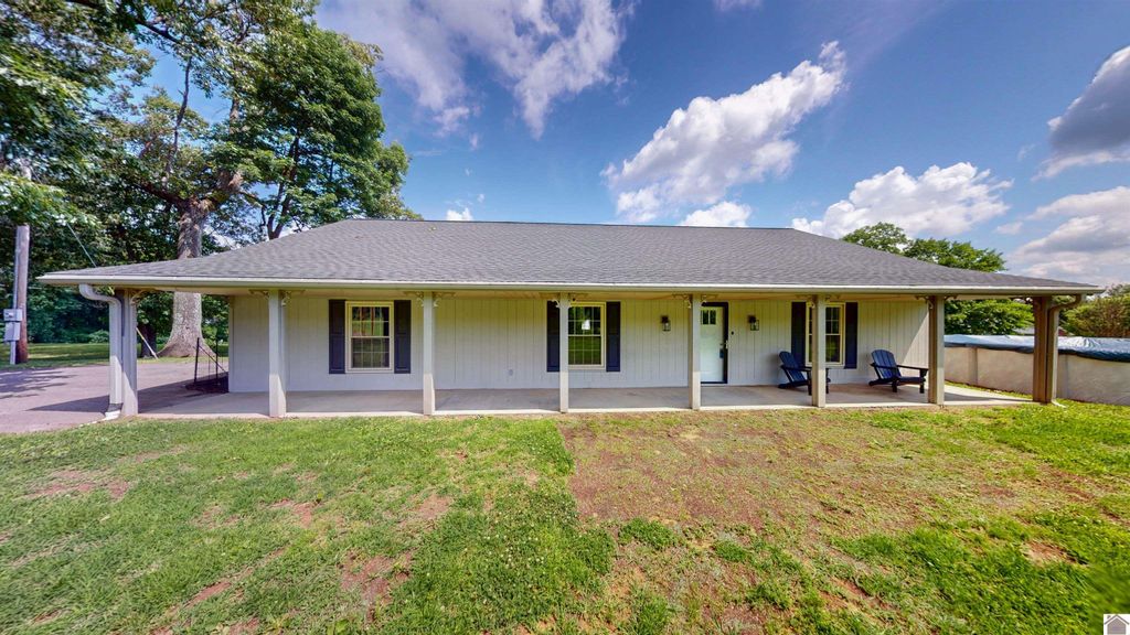 8180 Old Lovelaceville Rd, Paducah, KY 42001