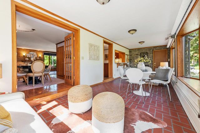 115 W Green Tree ROAD, Glendale, WI 53217