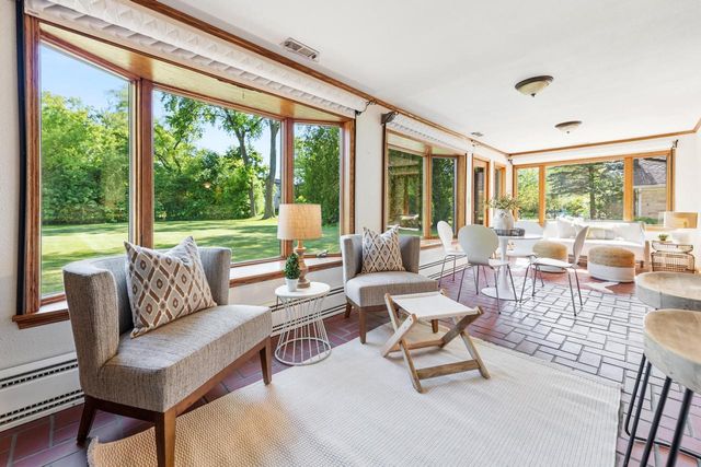 115 W Green Tree ROAD, Glendale, WI 53217