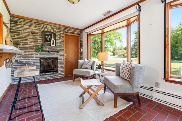 115 W Green Tree ROAD, Glendale, WI 53217