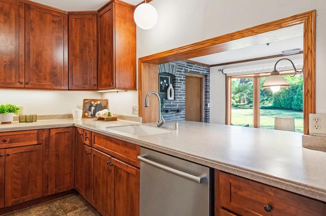 115 W Green Tree ROAD, Glendale, WI 53217