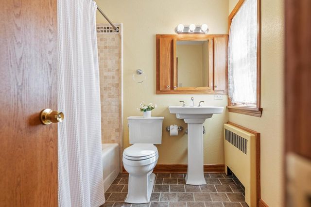 115 W Green Tree ROAD, Glendale, WI 53217