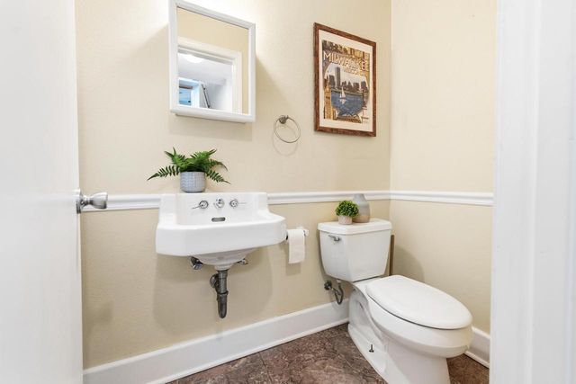 115 W Green Tree ROAD, Glendale, WI 53217