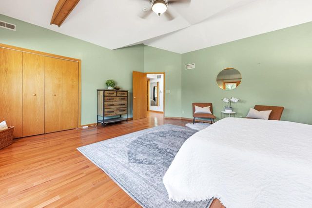 115 W Green Tree ROAD, Glendale, WI 53217