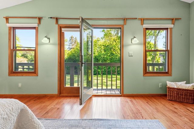 115 W Green Tree ROAD, Glendale, WI 53217