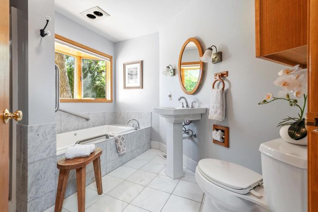 115 W Green Tree ROAD, Glendale, WI 53217