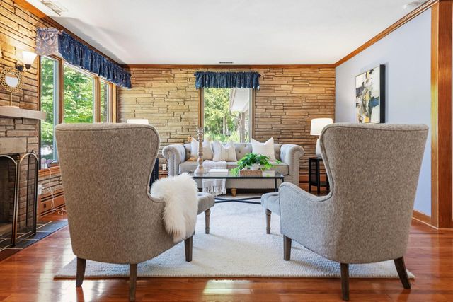 115 W Green Tree ROAD, Glendale, WI 53217
