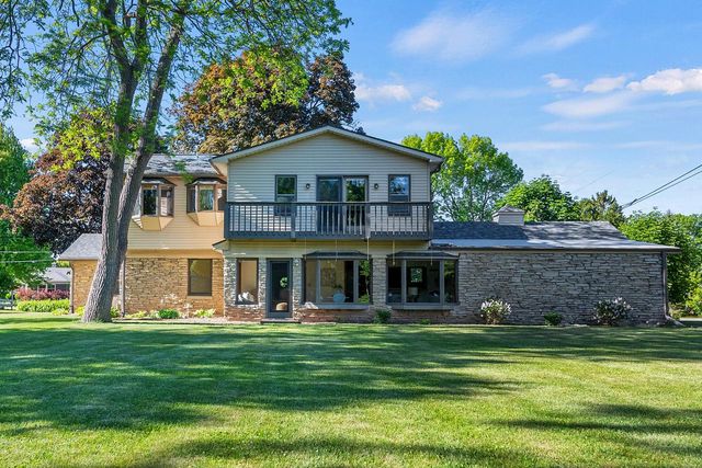 115 W Green Tree ROAD, Glendale, WI 53217