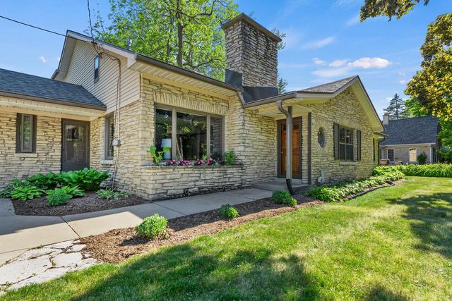 115 W Green Tree ROAD, Glendale, WI 53217