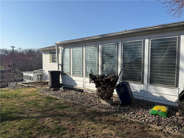 2520 Westminister Lane, St Joseph, MO 64503