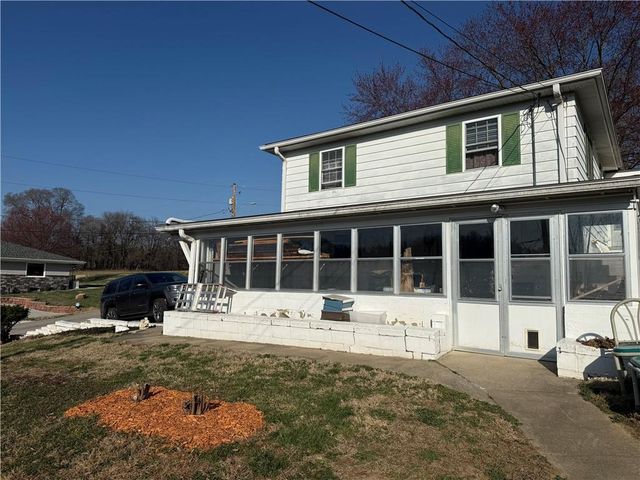 2520 Westminister Lane, St Joseph, MO 64503