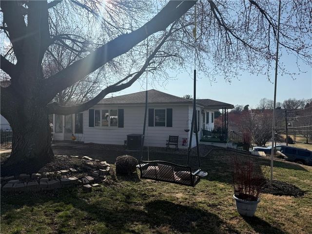 2520 Westminister Lane, St Joseph, MO 64503