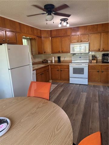 2520 Westminister Lane, St Joseph, MO 64503