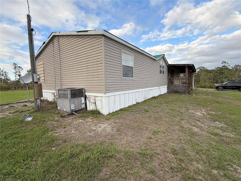 Image 19 of property listing at 301 GOLDEN TRAIL, Lake Placid, FL 33852