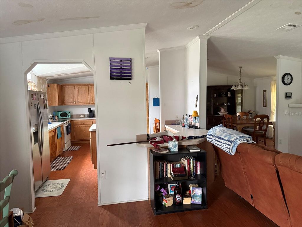 Image 3 of property listing at 301 GOLDEN TRAIL, Lake Placid, FL 33852