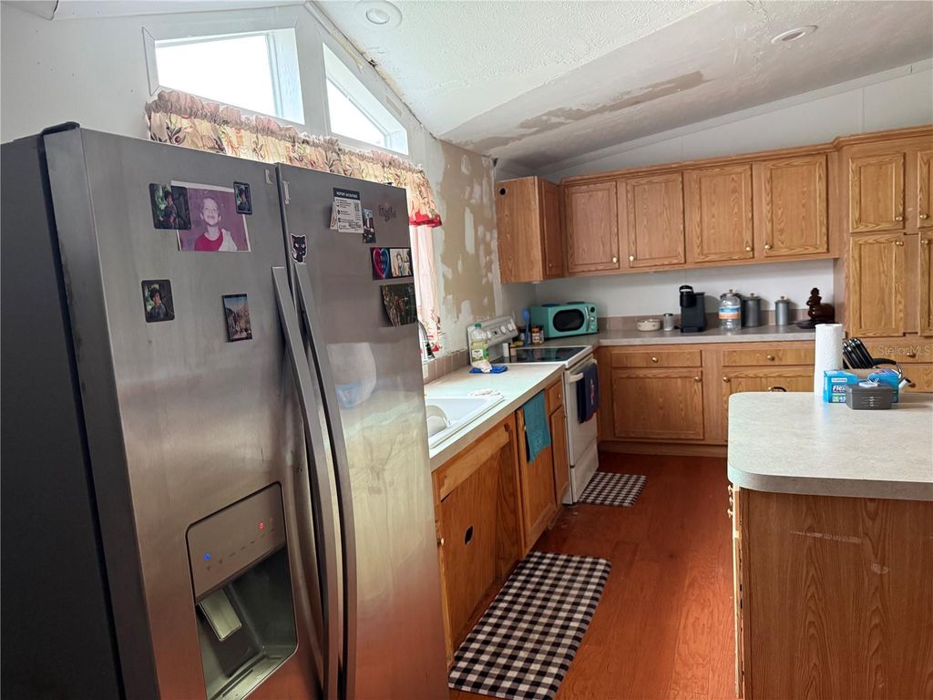 Image 5 of property listing at 301 GOLDEN TRAIL, Lake Placid, FL 33852