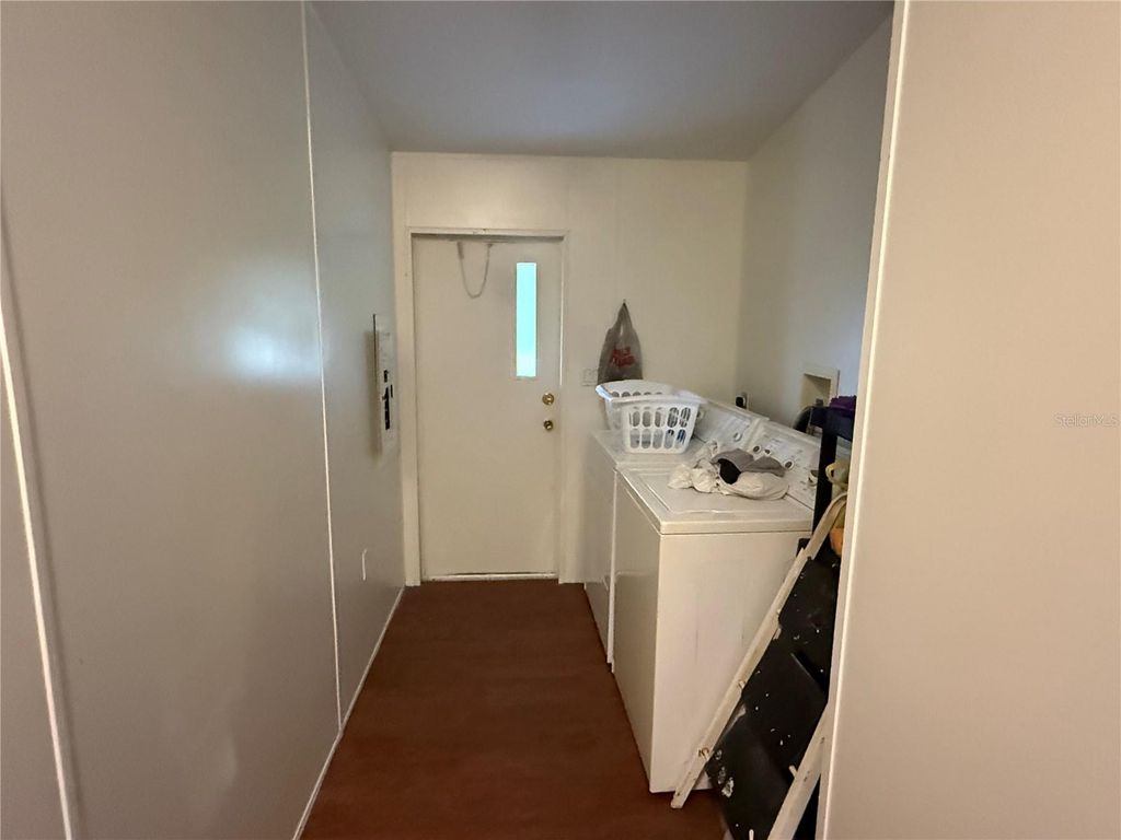 Image 9 of property listing at 301 GOLDEN TRAIL, Lake Placid, FL 33852