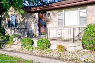 4822 Dover Rd, Louisville, KY 40216