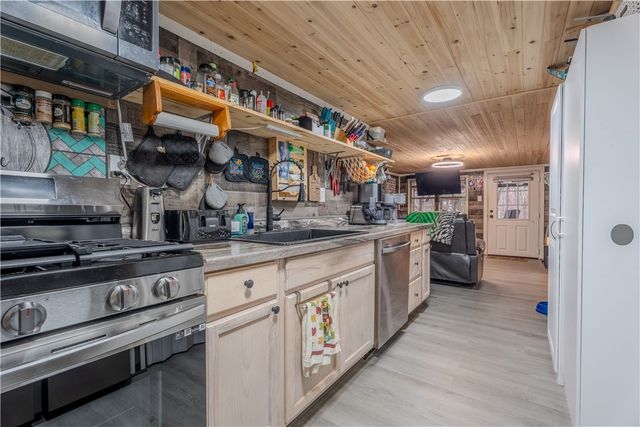 370 N Port Bass Drive, Fair Play, SC 29643