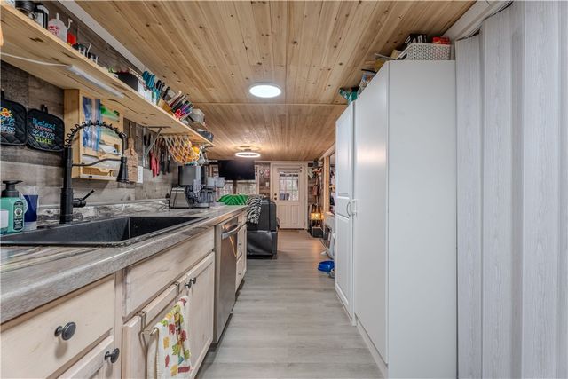 370 N Port Bass Drive, Fair Play, SC 29643