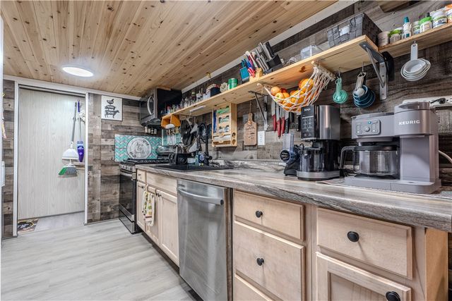 370 N Port Bass Drive, Fair Play, SC 29643