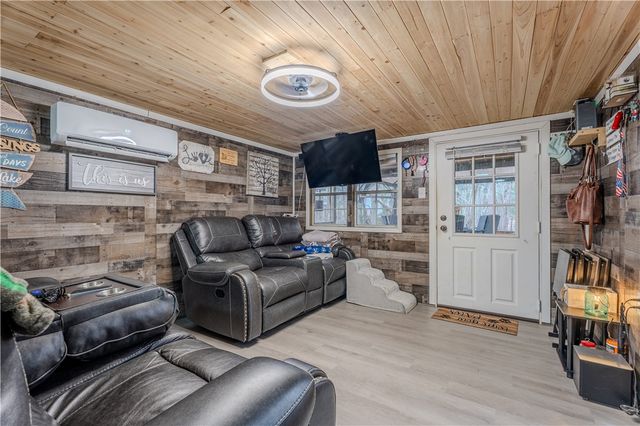 370 N Port Bass Drive, Fair Play, SC 29643