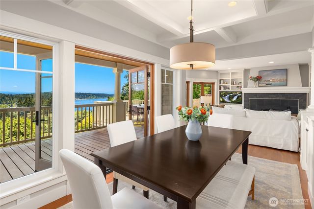 4548 Island Avenue NE, Bainbridge Island, WA 98110