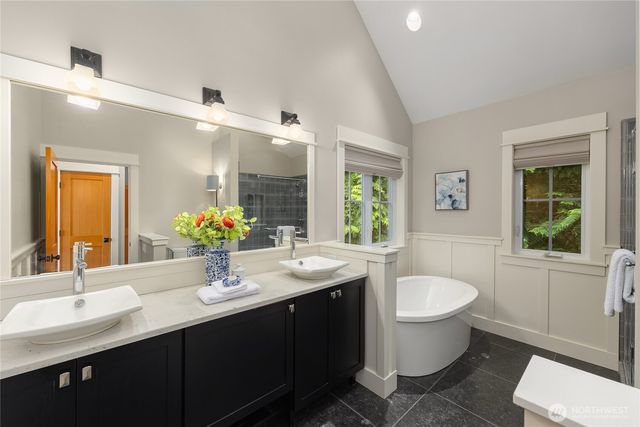 4548 Island Avenue NE, Bainbridge Island, WA 98110