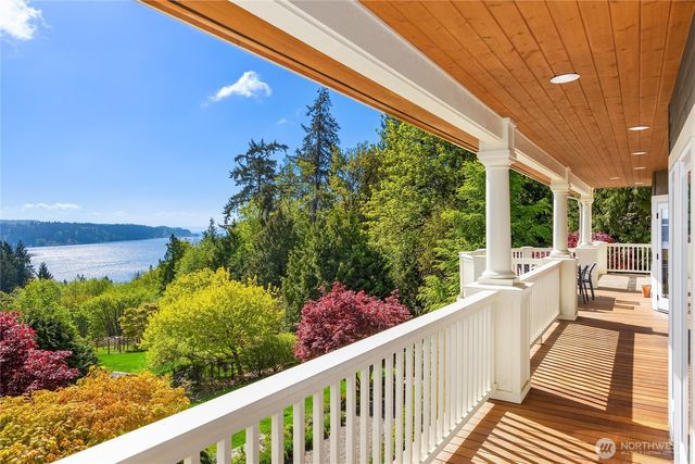 4548 Island Avenue NE, Bainbridge Island, WA 98110