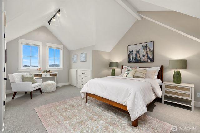 4548 Island Avenue NE, Bainbridge Island, WA 98110