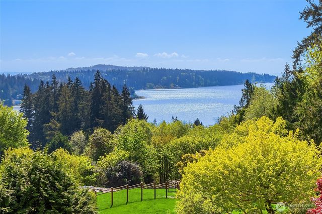 4548 Island Avenue NE, Bainbridge Island, WA 98110